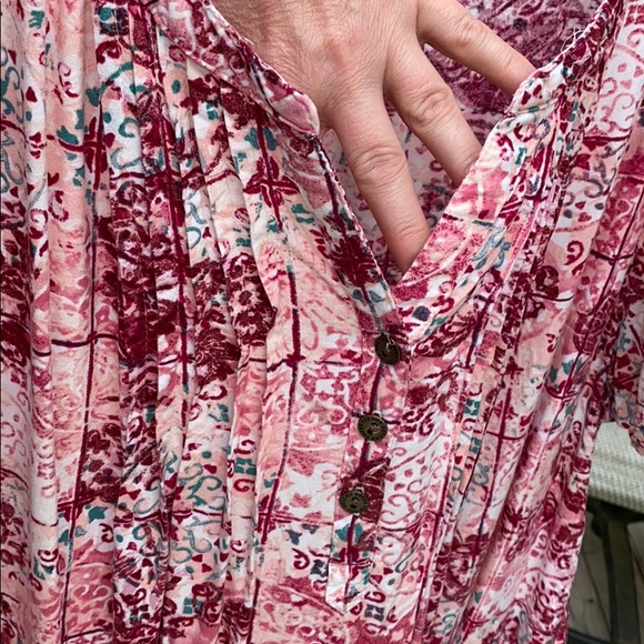 Beautiful top purchased from Kohl’s. - Picture 6 of 9